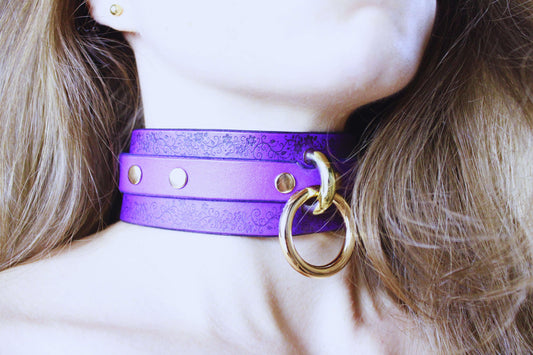 Floral Pattern Submissive Collar β Purple Leather Discreet Day Choker - Happytoys Sexshop: online sex shop for Feeling Happy & Easy π - Discreet geleverd