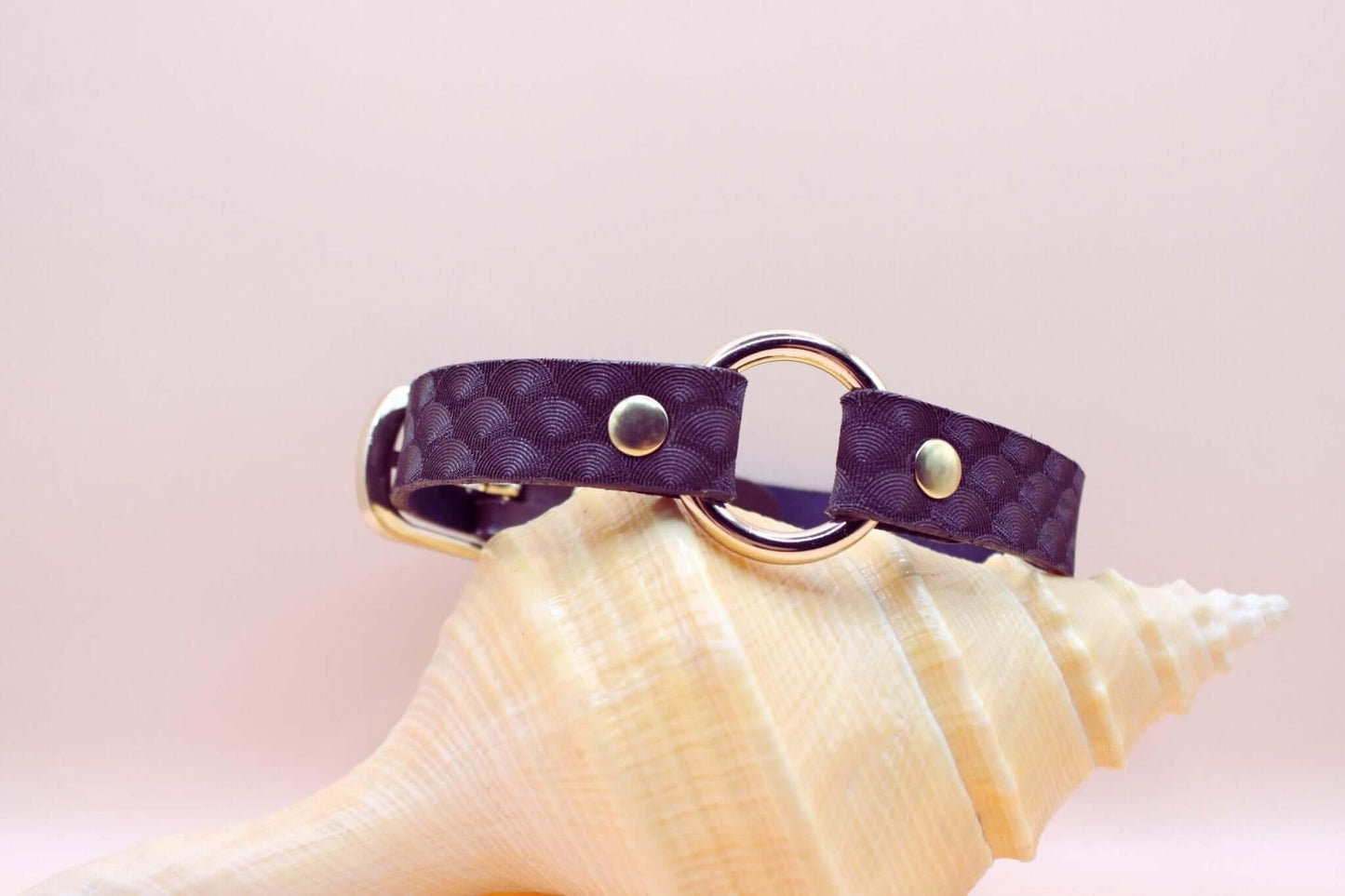 Purple Leather Choker | Elegant Day Collar for Petplay - Happytoys Sexshop: online sex shop for Feeling Happy & Easy π - Discreet geleverd