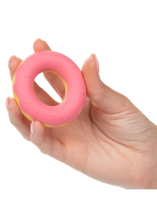 Bestel: Naughty Bits Dickin’ Donuts Silicone Donut Cock RIng by CalExotics - bij Happytoys: de erotische sex webshop | liever Happy dan Easy ⭐⭐⭐⭐⭐
