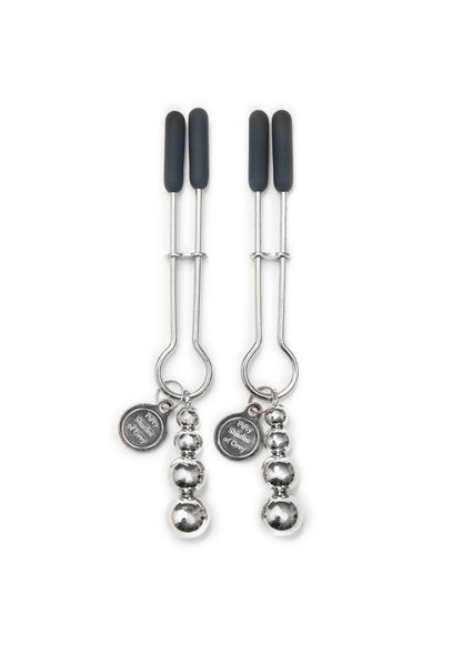 Bestel: The Pinch Adjustable Nipple Clamps by Fifty Shades of Grey - bij Happytoys: de erotische sex webshop | liever Happy dan Easy ⭐⭐⭐⭐⭐ - Default Title - 29038 - SILVER