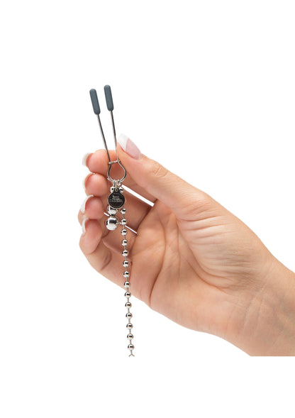 Bestel: At My Mercy Beaded Chain Nipple Clamps Fifty Shades Darker - bij Happytoys: de erotische sex webshop | liever Happy dan Easy ⭐⭐⭐⭐⭐