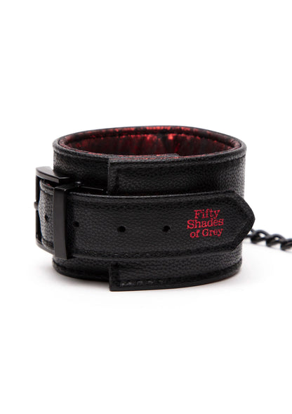 Bestel: Reverse PU Leather Wrist Cuffs by Fifty Shades Of Grey - bij Happytoys: de erotische sex webshop | liever Happy dan Easy ⭐⭐⭐⭐⭐