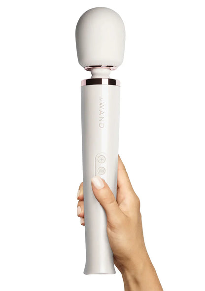 Rechargeable Massager by Le Wand - Happytoys Sexshop: online sex shop for Feeling Happy & Easy 😊 - Discreet geleverd