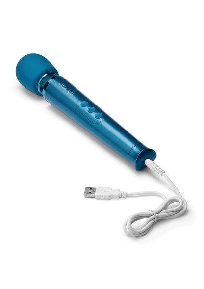Bestel: Petite Rechargeable Wand Vibrator by Le Wand - bij Happytoys: de erotische sex webshop | liever Happy dan Easy ⭐⭐⭐⭐⭐