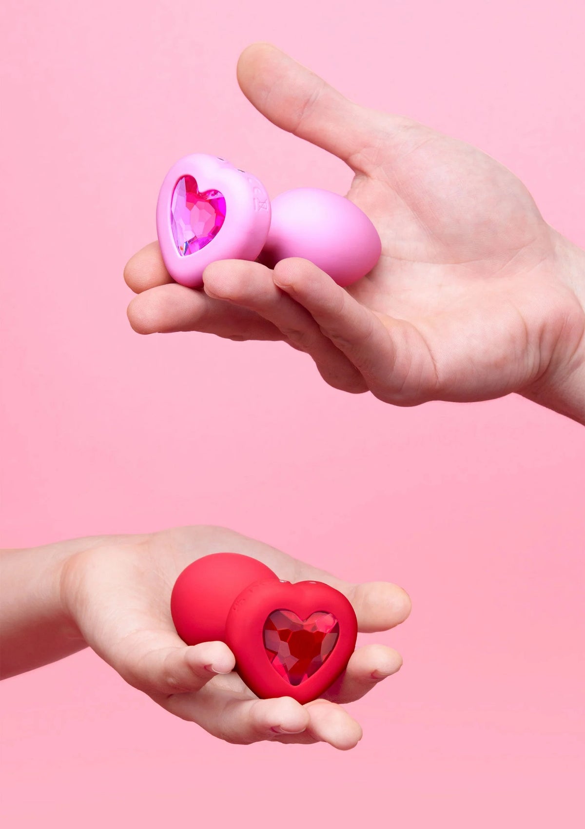 Bestel: Vibrating Heart Plug S/M by B - Vibe - bij Happytoys: de erotische sex webshop | liever Happy dan Easy ⭐⭐⭐⭐⭐