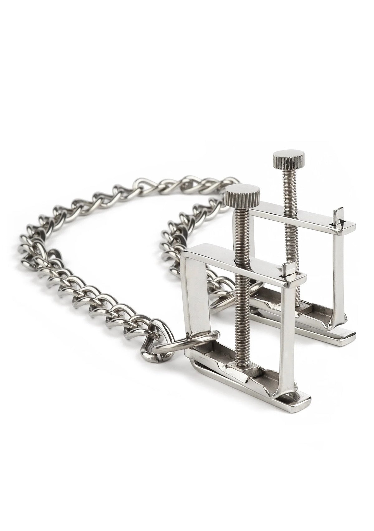 Bestel: Press Nipple Clamps With Chain by Mr. Steel - bij Happytoys: de erotische sex webshop | liever Happy dan Easy ⭐⭐⭐⭐⭐ - Default Title - 38405 - SILVER