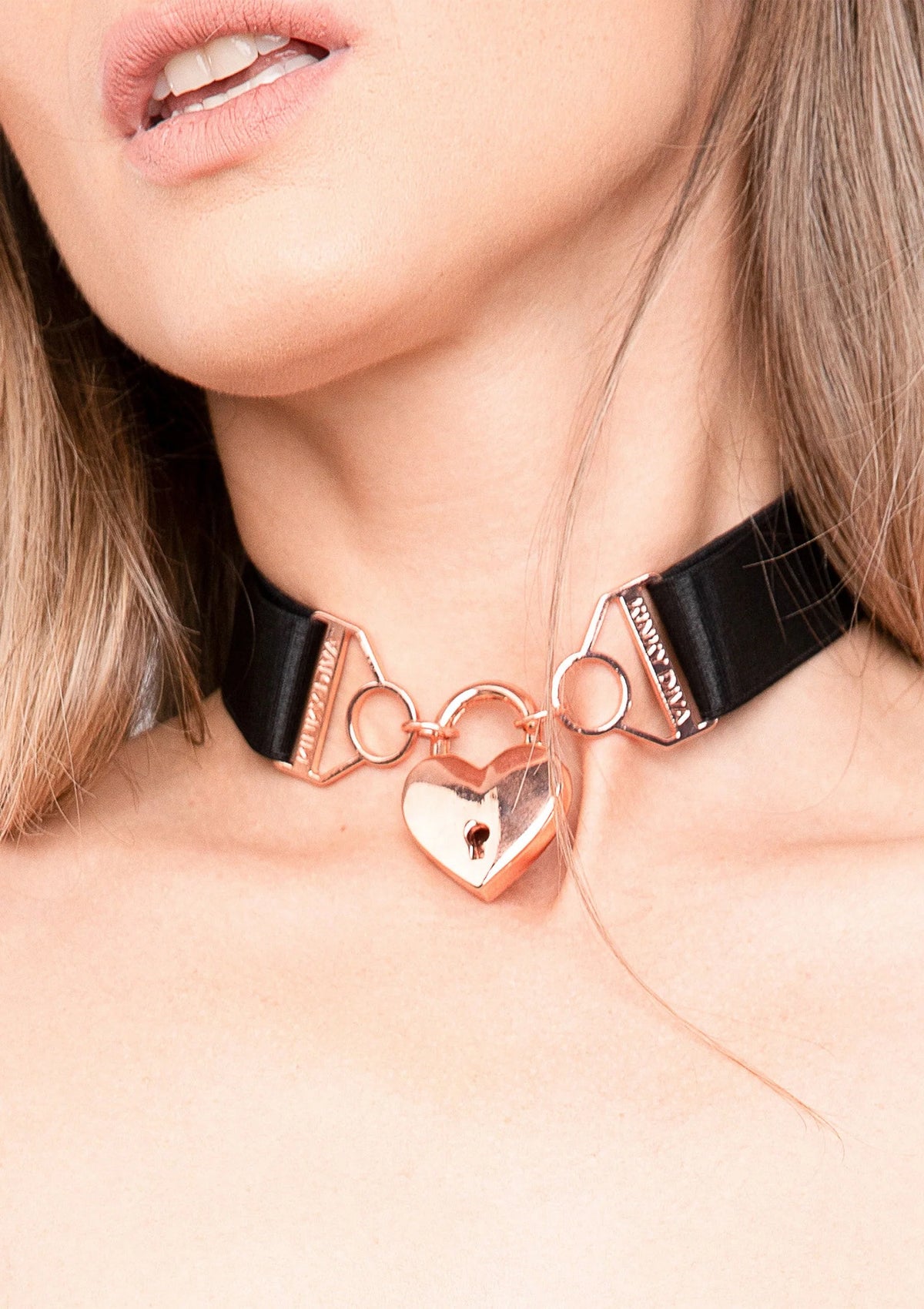 Bestel: Diva Necklace Plus Heart by Kinky Diva - bij Happytoys: de erotische sex webshop | liever Happy dan Easy ⭐⭐⭐⭐⭐ - Default Title - 70817 - BLACK - O/S