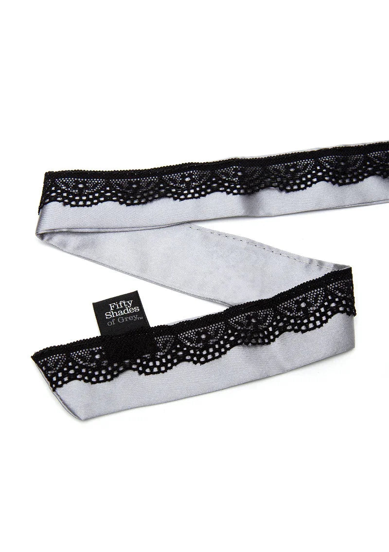 Play Nice Satin & Lace Collar & Nipple Clamps by Fifty Shades of Grey - Happytoys Sexshop: online sex shop for Feeling Happy & Easy 😊 - Discreet geleverd