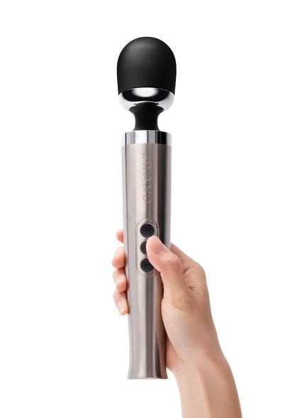 Die Cast Rechargeable Vibrating Massager (silver) by Le Wand - Happytoys Sexshop: online sex shop for Feeling Happy & Easy 😊 - Discreet geleverd