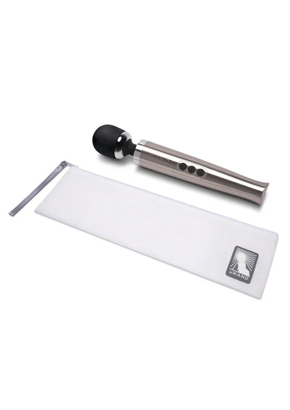 Die Cast Rechargeable Vibrating Massager (silver) by Le Wand - Happytoys Sexshop: online sex shop for Feeling Happy & Easy 😊 - Discreet geleverd