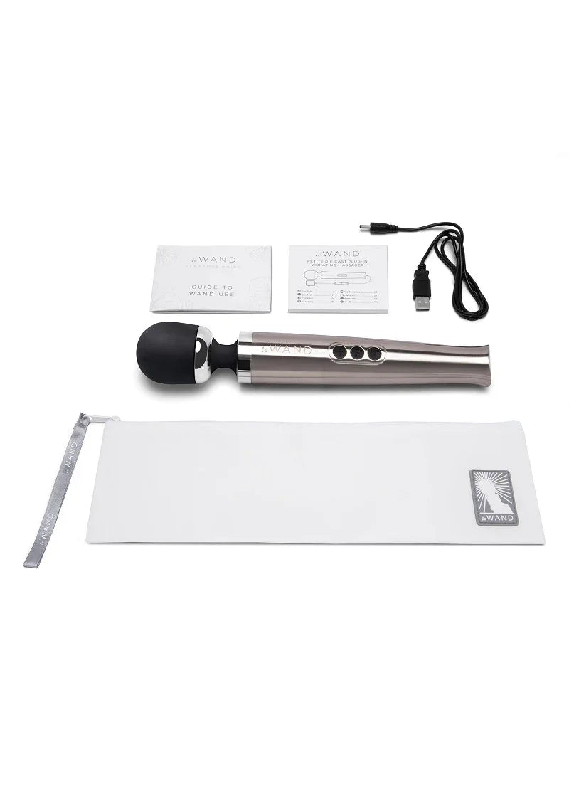 Die Cast Rechargeable Vibrating Massager (silver) by Le Wand - Happytoys Sexshop: online sex shop for Feeling Happy & Easy 😊 - Discreet geleverd