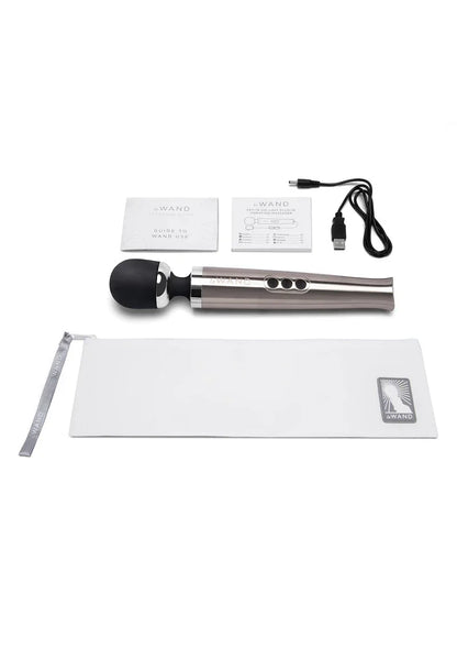 Die Cast Rechargeable Vibrating Massager (silver) by Le Wand - Happytoys Sexshop: online sex shop for Feeling Happy & Easy 😊 - Discreet geleverd