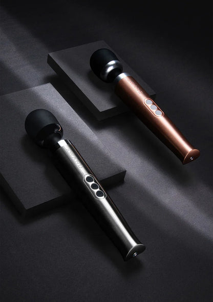 Die Cast Rechargeable Vibrating Massager (silver) by Le Wand - Happytoys Sexshop: online sex shop for Feeling Happy & Easy 😊 - Discreet geleverd