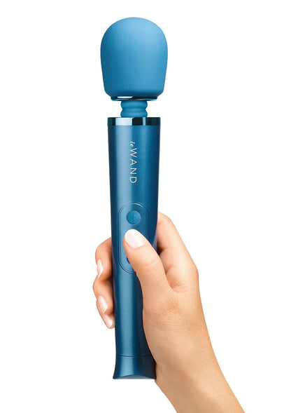 Petite Rechargeable (blue) by Le Wand - Happytoys Sexshop: online sex shop for Feeling Happy & Easy 😊 - Discreet geleverd