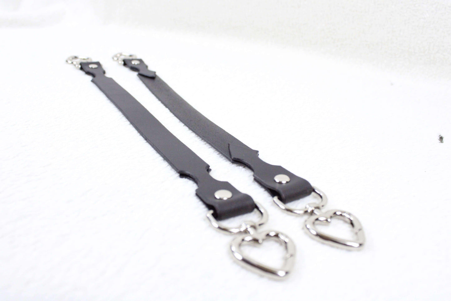 BDSM Accessories Leather Restraint Connector Strap for BDSM Play - Happytoys Sexshop: online sex shop for Feeling Happy & Easy 😊 - Discreet geleverd