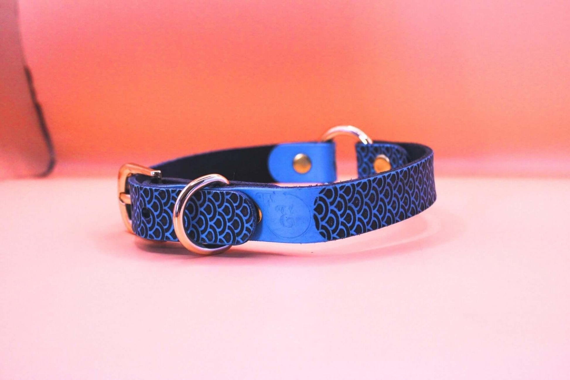 Blue Leather Choker for Submissive Petplay Discreet BDSM Daywear - Happytoys Sexshop: online sex shop for Feeling Happy & Easy 😊 - Discreet geleverd