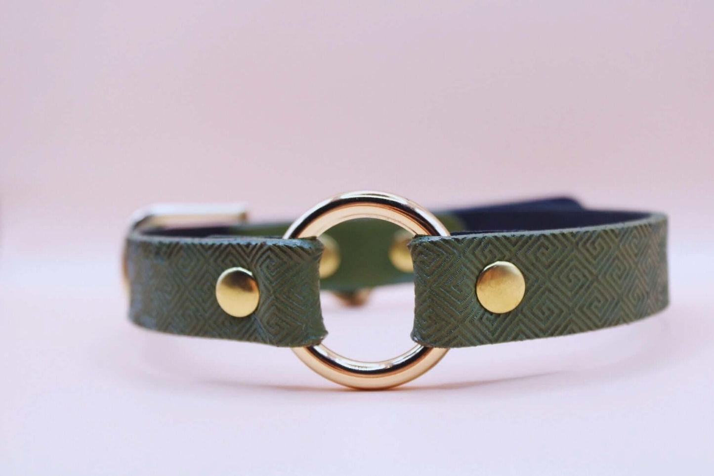 Day Collar Discreet Leather | Elegant BDSM Jewelry for Submissives - Happytoys Sexshop: online sex shop for Feeling Happy & Easy 😊 - Discreet geleverd