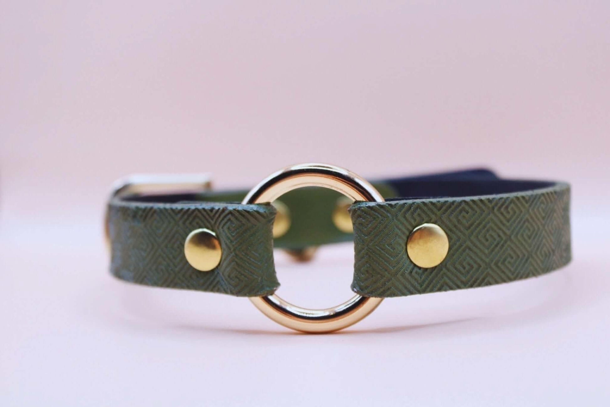 Day Collar Discreet Leather | Elegant BDSM Jewelry for Submissives - Happytoys Sexshop: online sex shop for Feeling Happy & Easy 😊 - Discreet geleverd