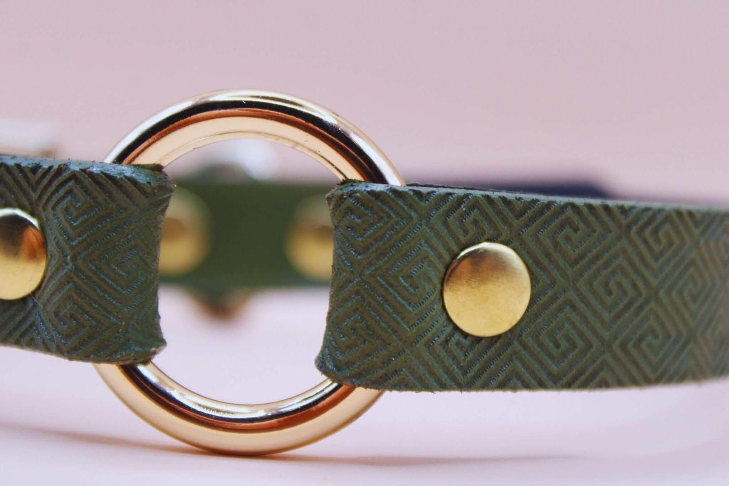 Day Collar Discreet Leather | Elegant BDSM Jewelry for Submissives - Happytoys Sexshop: online sex shop for Feeling Happy & Easy 😊 - Discreet geleverd