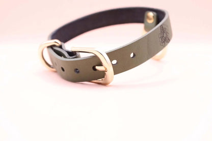 Leather Choker Bee Pattern BDSM - Discreet Bondage Jewelry - Happytoys Sexshop: online sex shop for Feeling Happy & Easy 😊 - Discreet geleverd