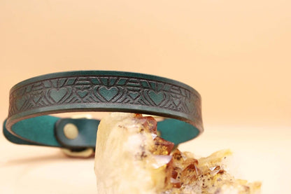 Day Collar Elegant Leather Choker for Submissive - Happytoys Sexshop: online sex shop for Feeling Happy & Easy 😊 - Discreet geleverd