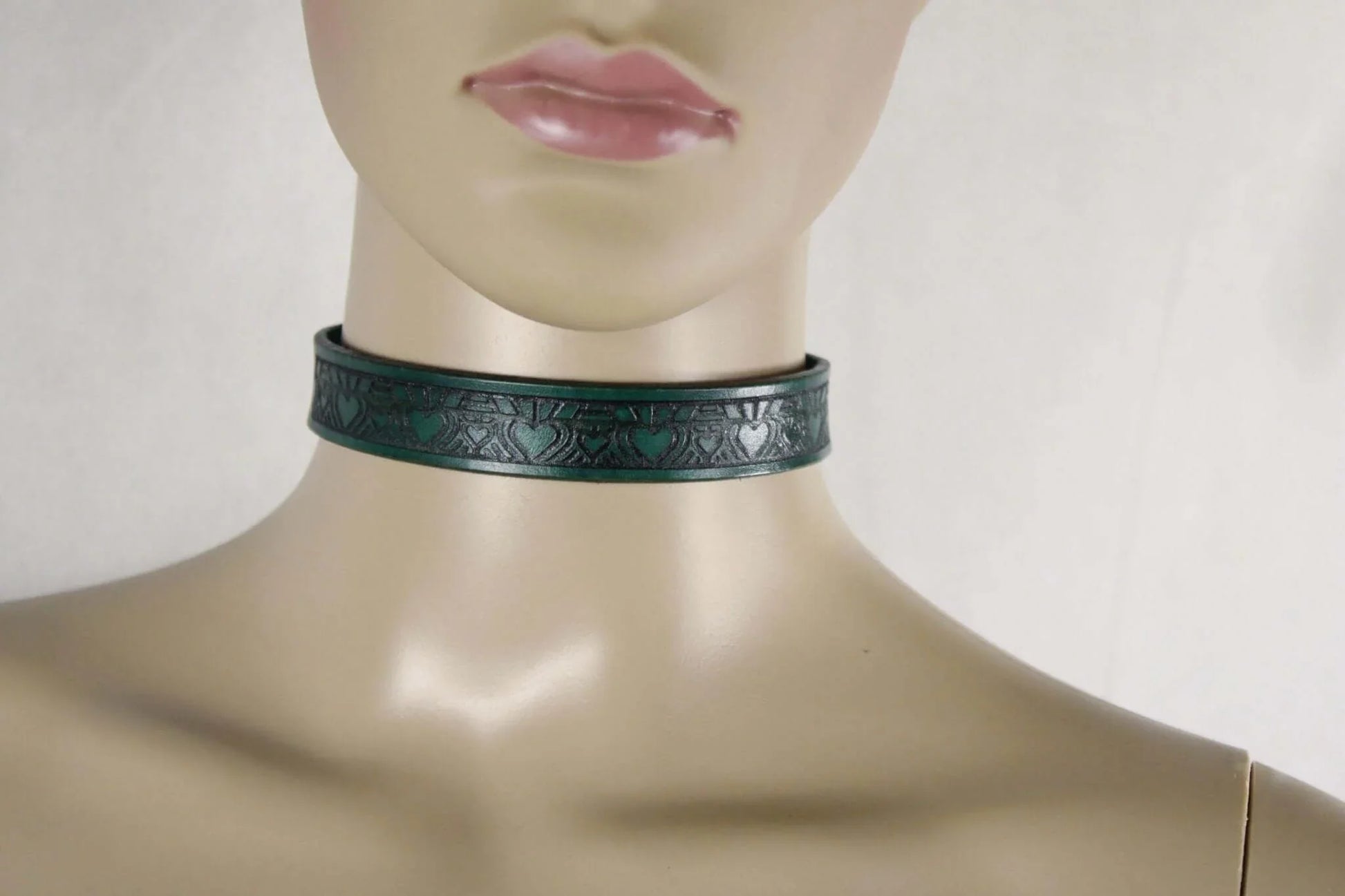 Day Collar Elegant Leather Choker for Submissive - Happytoys Sexshop: online sex shop for Feeling Happy & Easy 😊 - Discreet geleverd