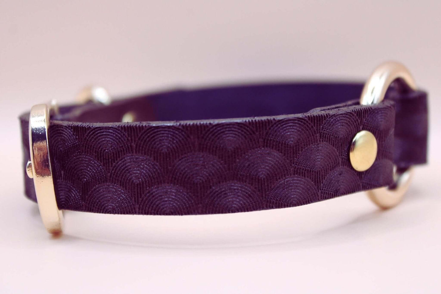 Purple Leather Choker | Elegant Day Collar for Petplay - Happytoys Sexshop: online sex shop for Feeling Happy & Easy 😊 - Discreet geleverd