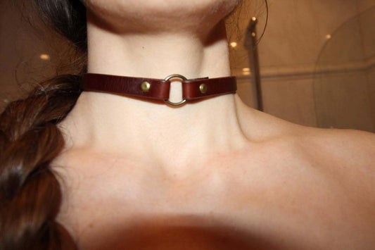 Classic Leather Choker - Gothic Bondage Collar for Alt Fashion - Happytoys Sexshop: online sex shop for Feeling Happy & Easy 😊 - Discreet geleverd