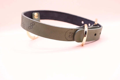 Bee Honeycomb Leather Choker with O-Ring Unique Slave Collar - Happytoys Sexshop: online sex shop for Feeling Happy & Easy 😊 - Discreet geleverd