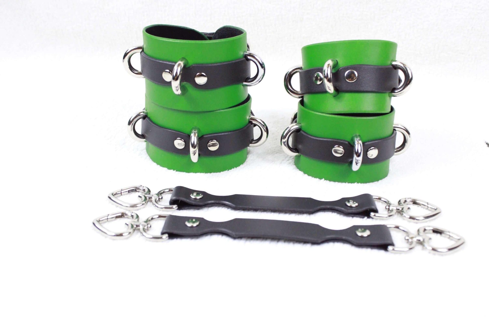 Leather Handcuffs & Ankle Cuffs Set – Bondage Gear with Connectors - Happytoys Sexshop: online sex shop for Feeling Happy & Easy 😊 - Discreet geleverd