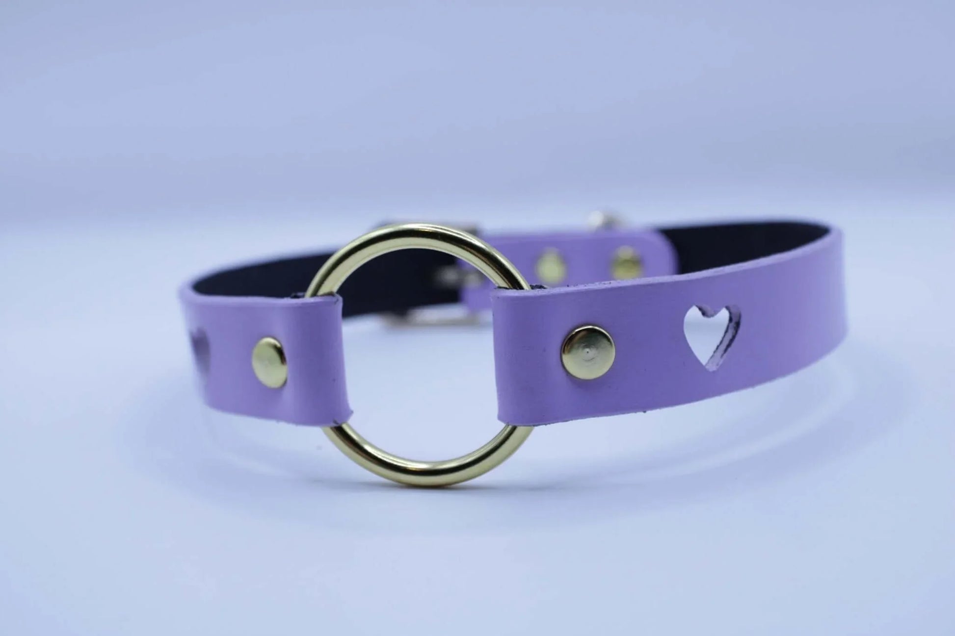 Heart Cutout Leather Choker with Gold O-Ring Slave Collar - Happytoys Sexshop: online sex shop for Feeling Happy & Easy 😊 - Discreet geleverd