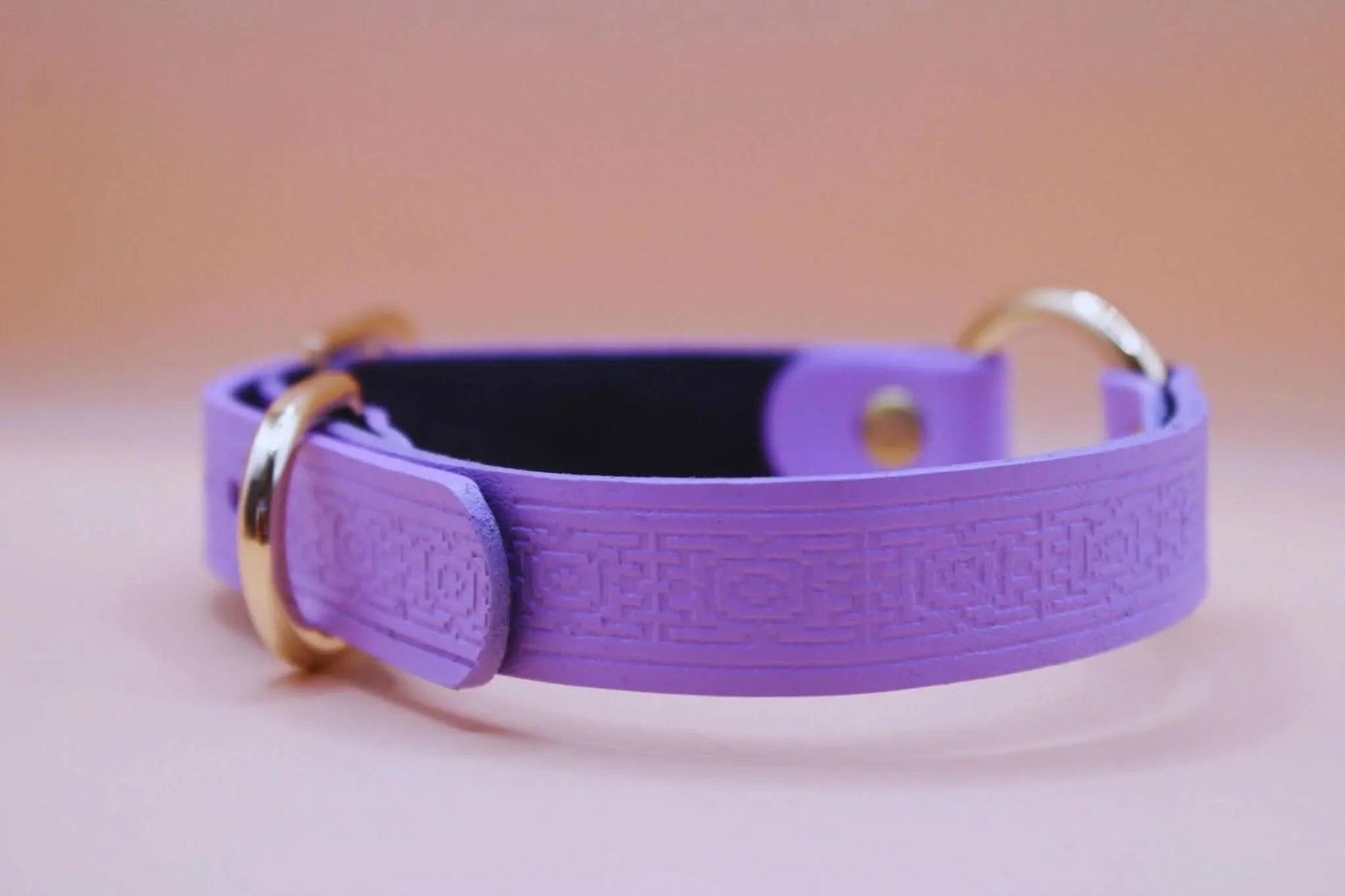 BDSM Day Collar Handmade Lilac BDSM Collar - Submissive Collar - Happytoys Sexshop: online sex shop for Feeling Happy & Easy 😊 - Discreet geleverd