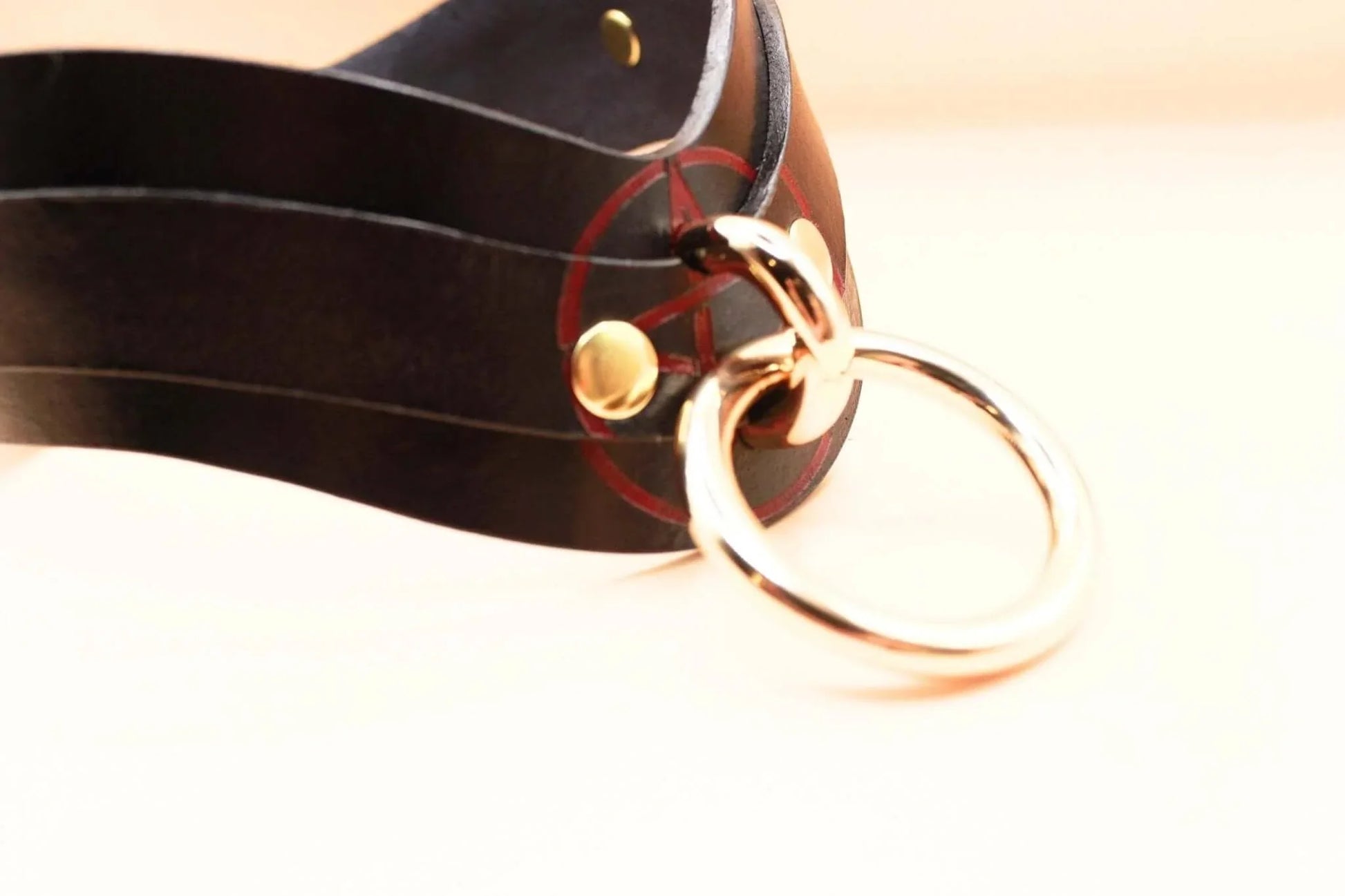 Pentagram BDSM Day Collar Discreet Jewelry For Everyday Wear - Happytoys Sexshop: online sex shop for Feeling Happy & Easy 😊 - Discreet geleverd