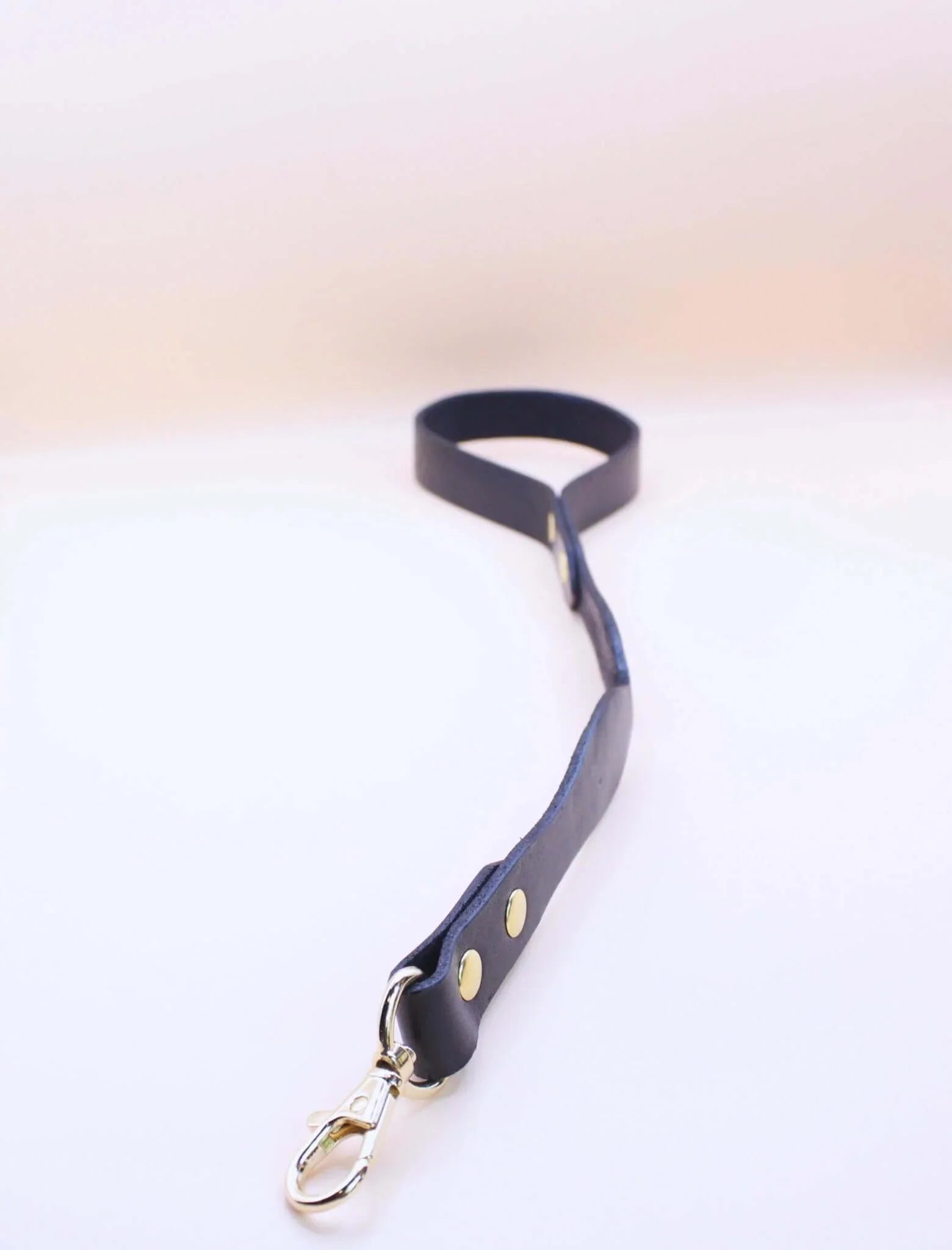 BDSM Leash Custom Daddy Leather Leash with Premium Grip - 40CM - Happytoys Sexshop: online sex shop for Feeling Happy & Easy 😊 - Discreet geleverd