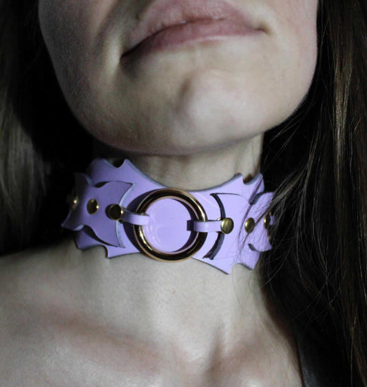 BDSM Day Collar Sub Collar with Unique Armor-Inspired Design - Happytoys Sexshop: online sex shop for Feeling Happy & Easy 😊 - Discreet geleverd